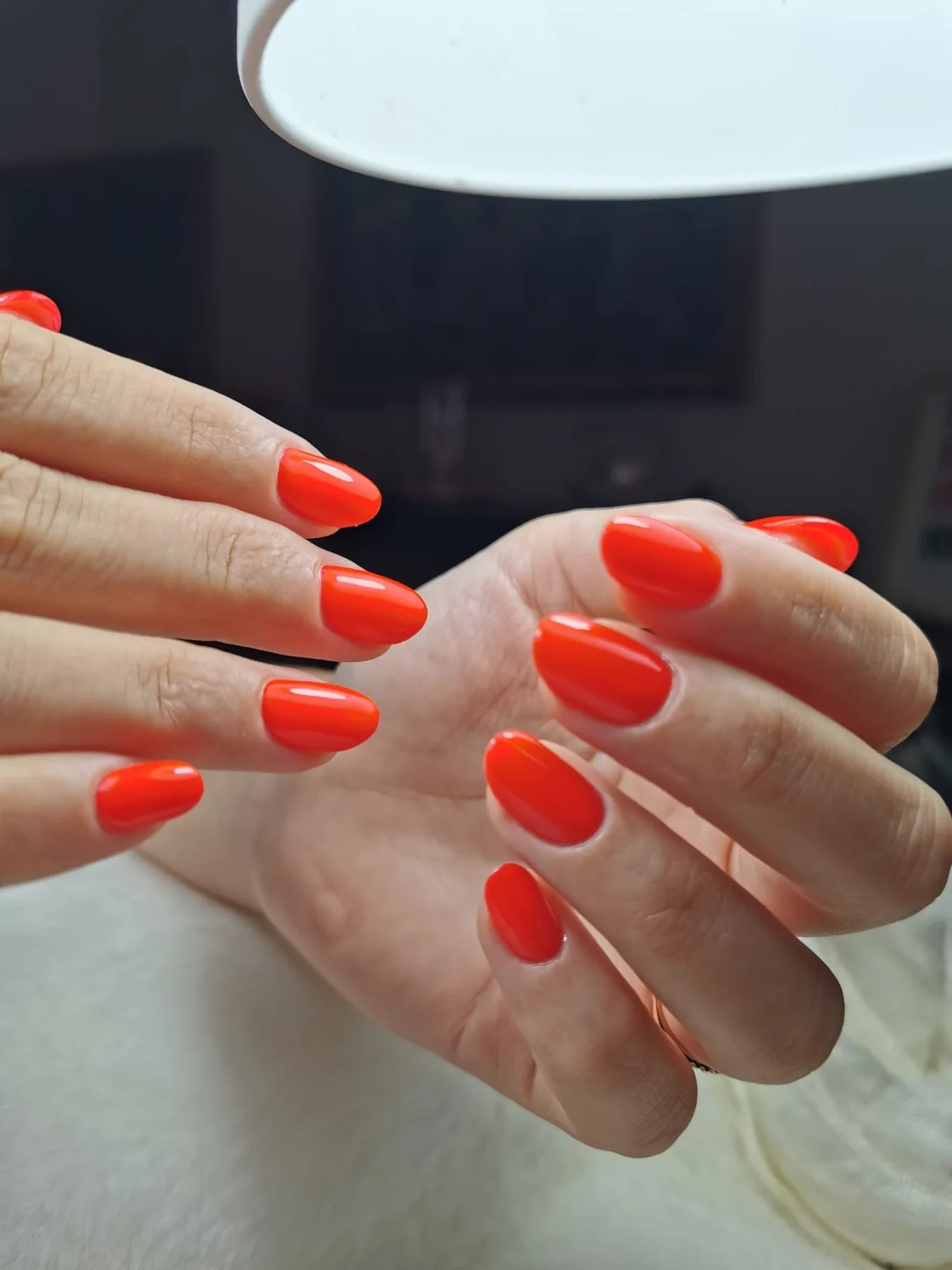 Manicure rosso corallo